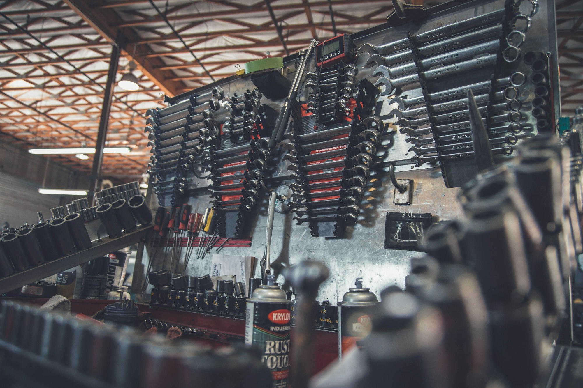 Herramientas automotrices y software corporativo